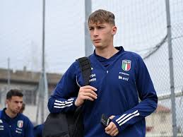 Francesco Pio Esposito: Mesin Gol Muda Italia yang Siap Buktikan Namanya Sendiri